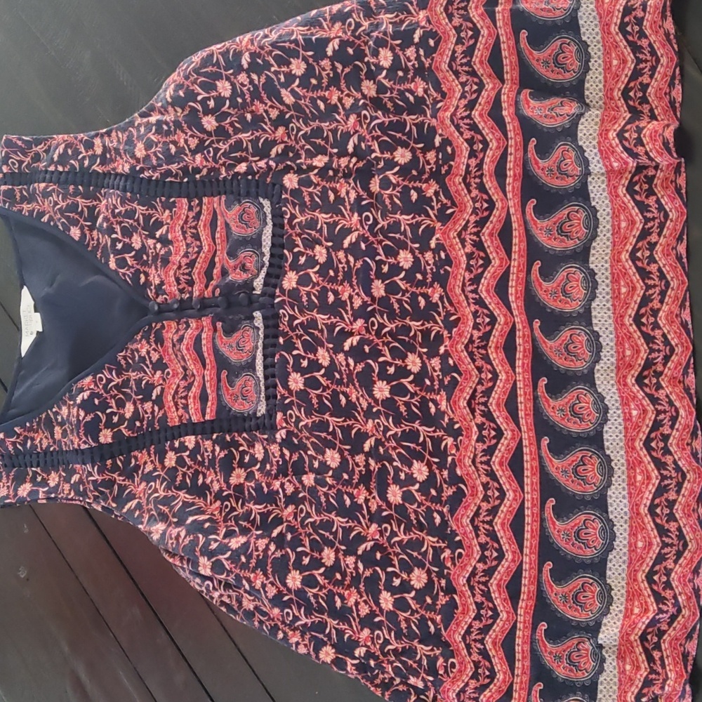 Lined V-neck paisley tank, size Medium.
